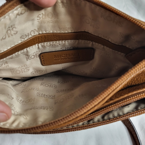 Michael Kors purse - Picture 5 of 7